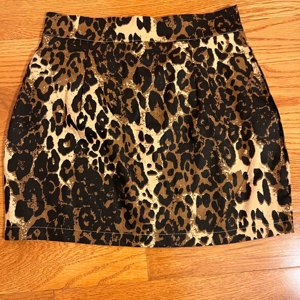 Leopard skirt